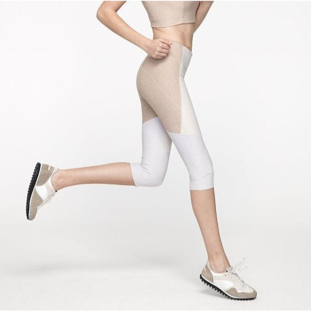 Outdoor Voices Tri-tone Kneecap Leggings in Desert/Oatmeal/Cloud NWT Size M A5